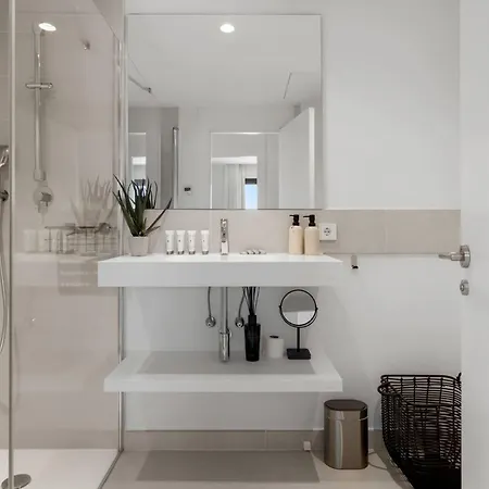 Vivi Homes - Casa Espanola