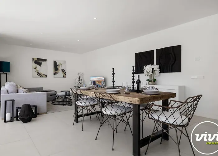 Vivi Homes - Casa Espanola * フエンヒロラ